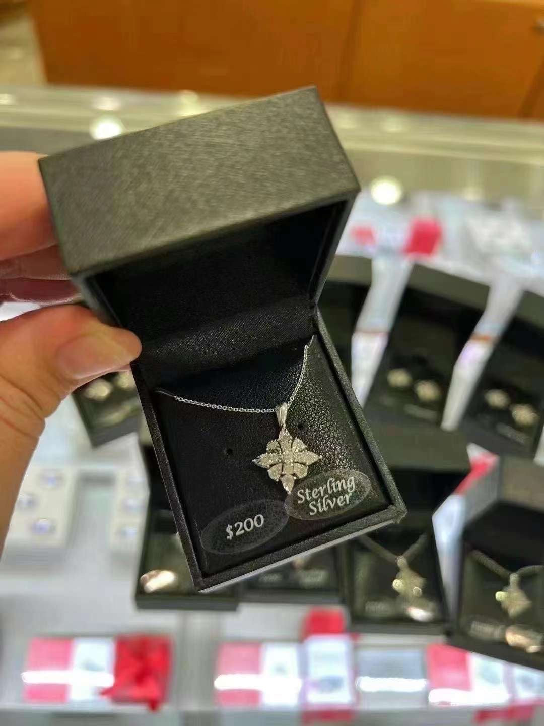 macys雪花项链 没有盒子 需订货